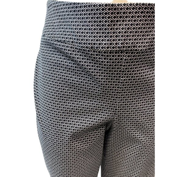 Chico's Fabulously Slimming Black White Diamond Pattern Capri Style - Picture 2 of 5